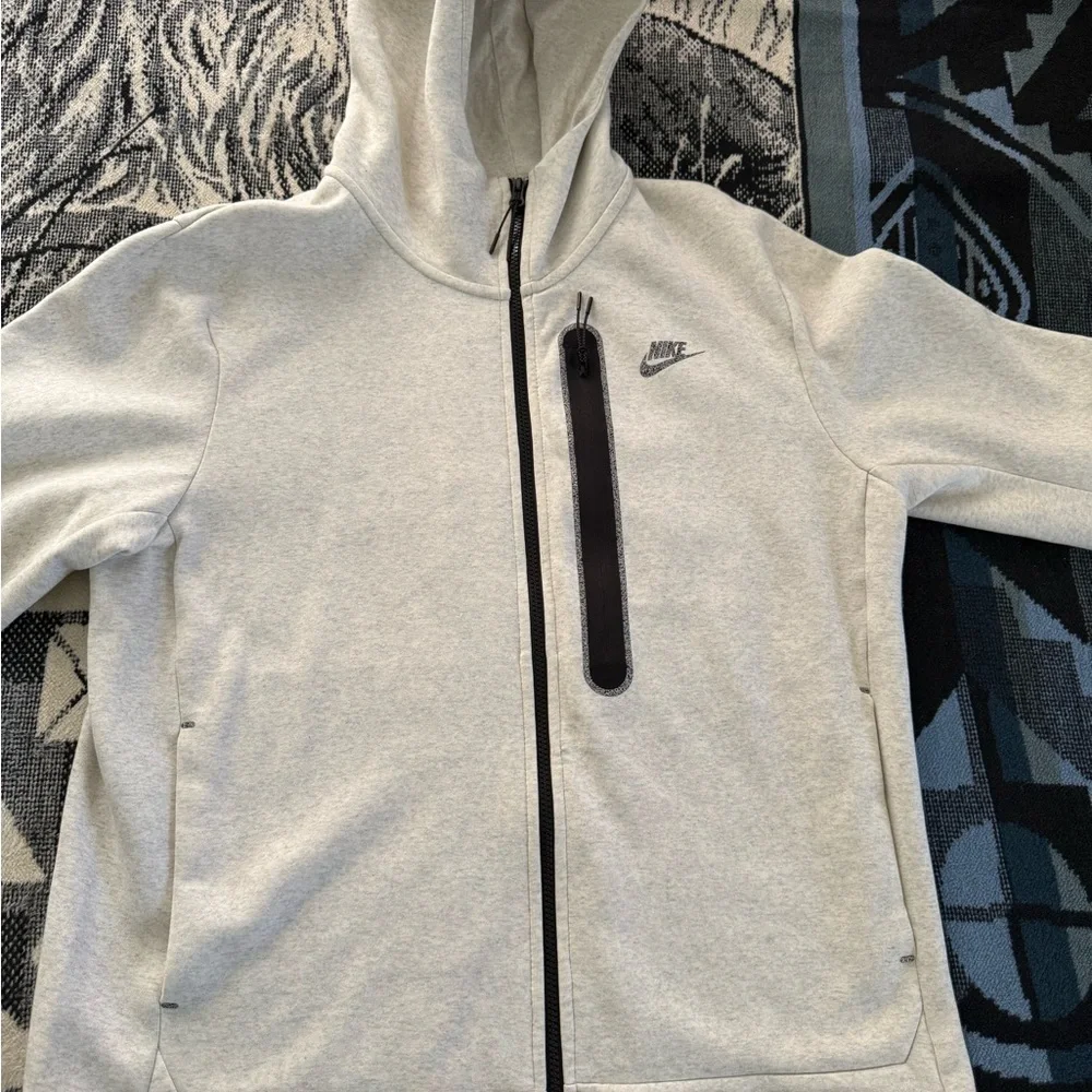Nike Tech Oatmeal Heather/Reflective Black Reverse/Full-Zip Performance Jacket